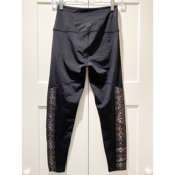 Beyond Yoga Down the Line Lace Print Leggings - Picture 6 of 9